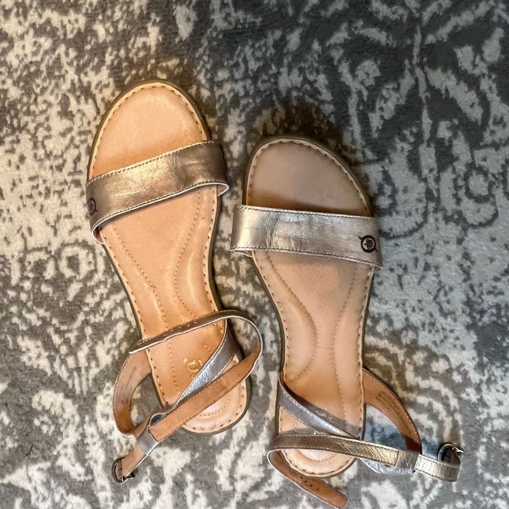 Born sandals